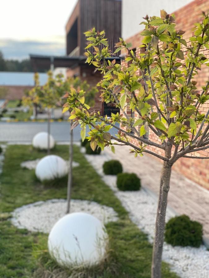 Zajazd W Bialej Grodzisk Wielkopolski Exterior foto
